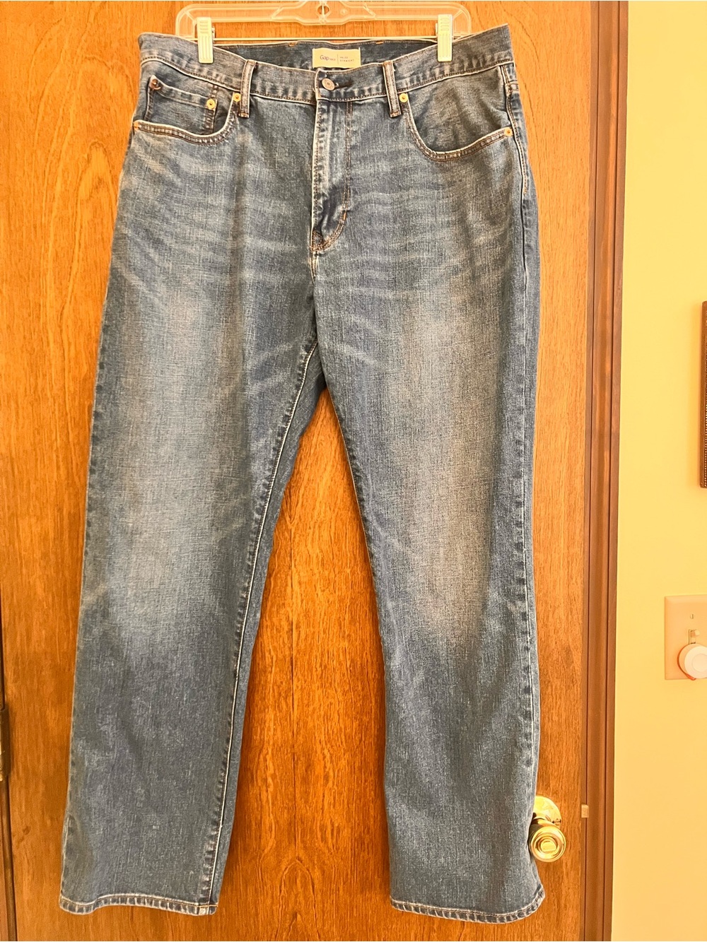 GAP Men's Medium Blue Relaxed Straight Jeans